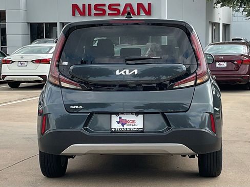 Used 2025 Kia Soul LX w/ LX Technology Package FWD image 5