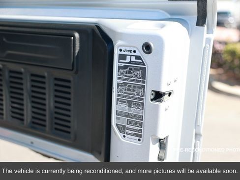 Used 2022 Jeep Wrangler Unlimited Sahara image 44