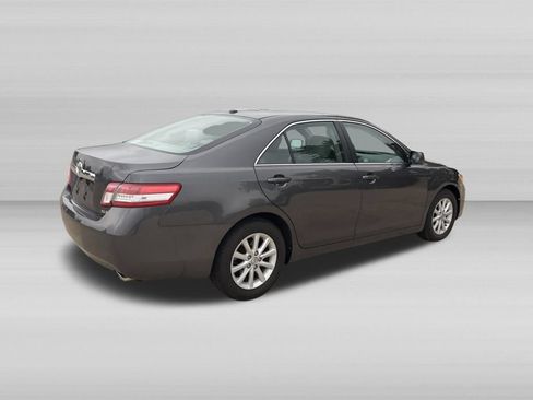Used 2010 Toyota Camry XLE FWD image 4