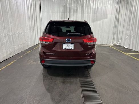 Used 2019 Toyota Highlander XLE image 4