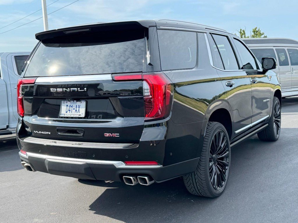 New 2026 GMC Yukon Denali w/ Sun & Power Step Package AWD/4WD image 4