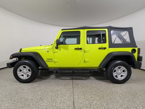 Used 2016 Jeep Wrangler Unlimited Sport w/ Connectivity Group AWD/4WD image 4