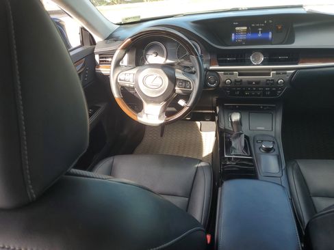 Used 2016 Lexus ES 350 w/ Premium Package w/Wood Trim FWD image 16