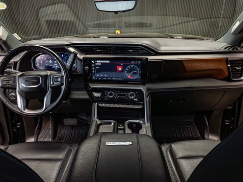 Used 2025 GMC Sierra 3500 Denali w/ Denali Reserve Package image 15