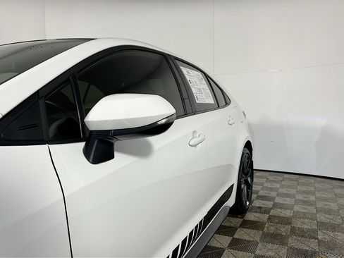 Used 2025 Toyota Corolla SE w/ Convenience Package image 13