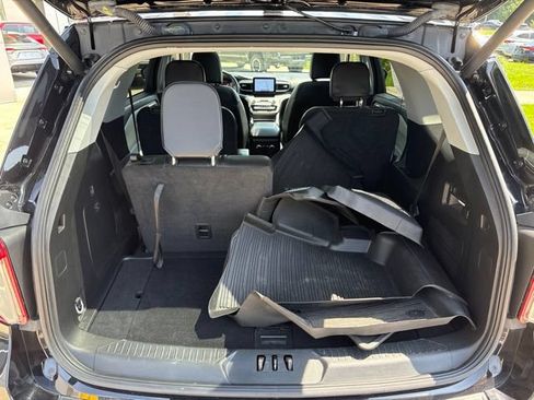 Used 2023 Ford Explorer XLT w/ Equipment Group 202A AWD/4WD image 31