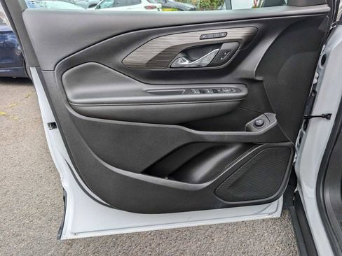 Used 2023 GMC Terrain SLT image 23