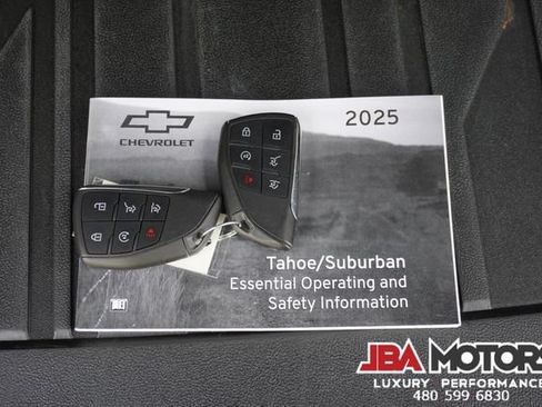Used 2025 Chevrolet Suburban LT RWD image 92