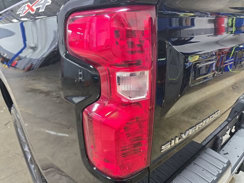 Used 2024 Chevrolet Silverado 1500 LT AWD/4WD image 34