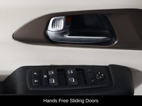 Used 2019 Chrysler Pacifica Touring-L Plus w/ Advanced Safetytec Group FWD image 22