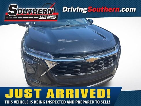 Used 2025 Chevrolet Trax LS w/ LS Convenience Package FWD image 1