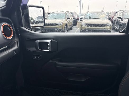 Used 2020 Jeep Gladiator Mojave w/ Cold Weather Group AWD/4WD image 24