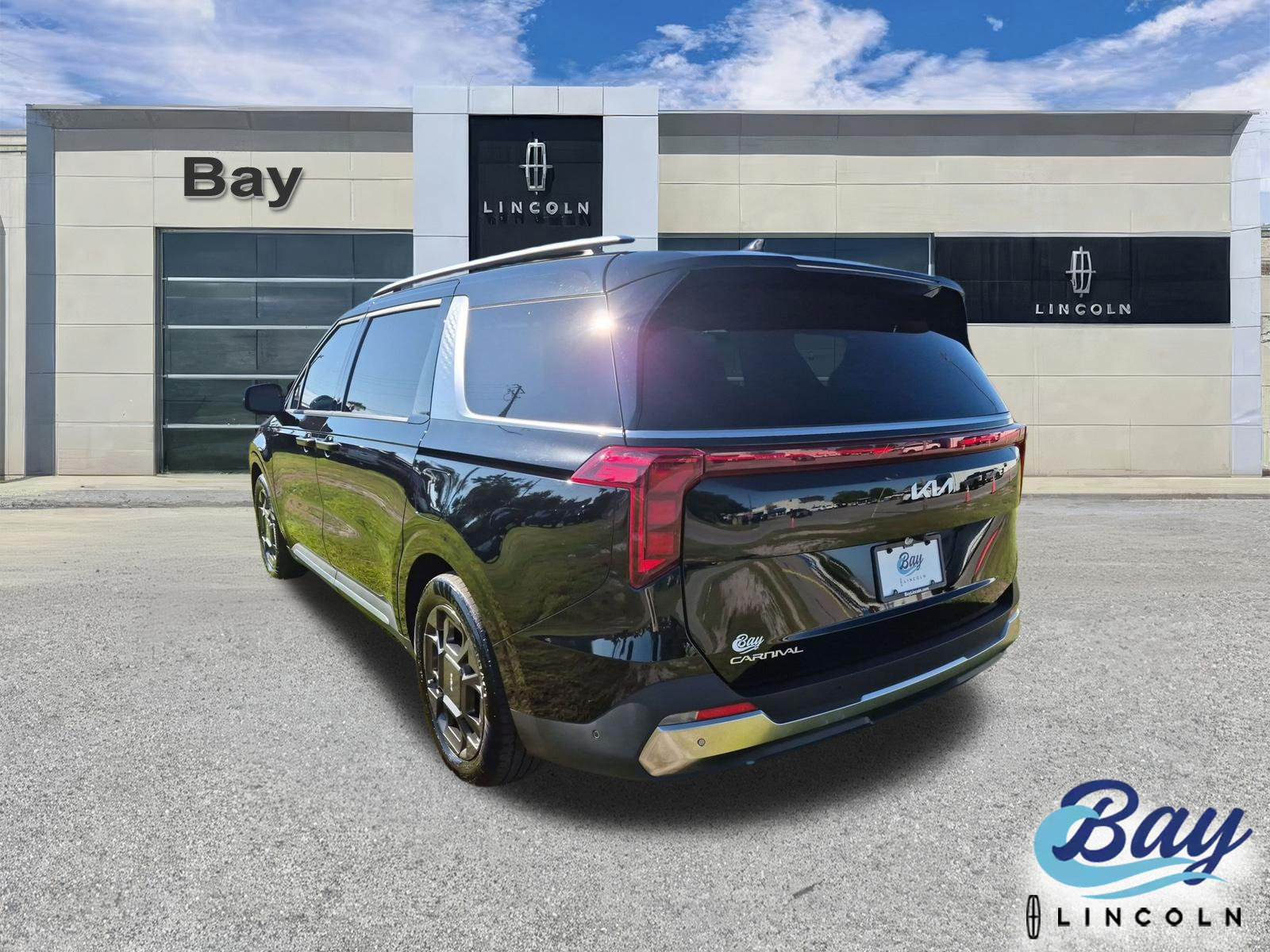 Used 2025 Kia Carnival SX FWD image 8