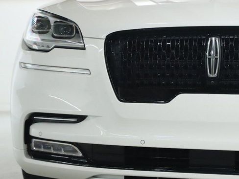 Used 2023 Lincoln Aviator Black Label w/ Jet Package image 6