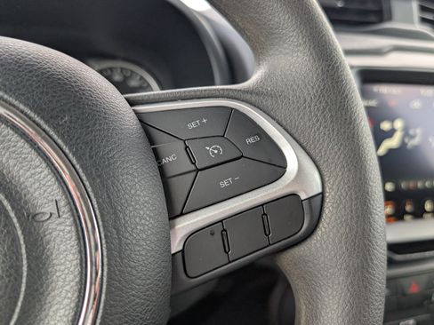 Used 2023 Jeep Renegade Latitude AWD/4WD image 26