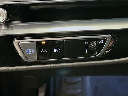 Used 2024 Cadillac Lyriq Tech image 17