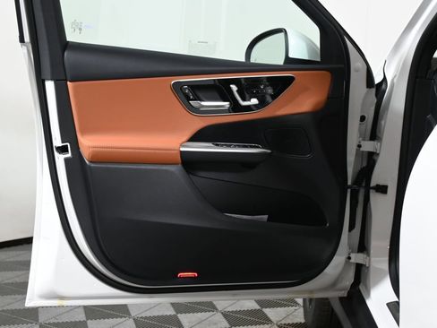 Used 2026 Mercedes-Benz GLC 300 4MATIC image 23