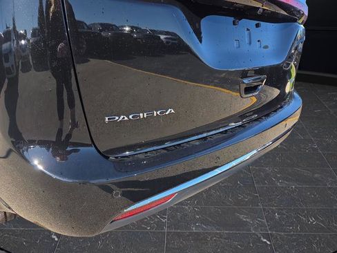 New 2026 Chrysler Pacifica Select image 35