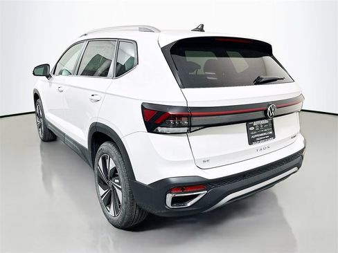 New 2026 Volkswagen Taos SE AWD/4WD image 5