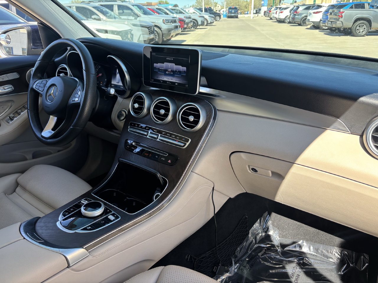 Used 2019 Mercedes-Benz GLC 300 4MATIC image 10