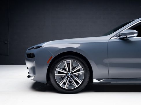 Used 2023 BMW i7 xDrive60 image 19