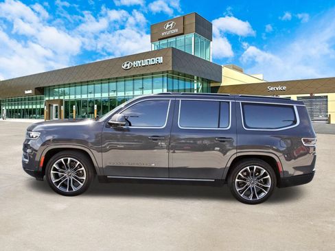 Used 2022 Jeep Grand Wagoneer Series III AWD/4WD image 9