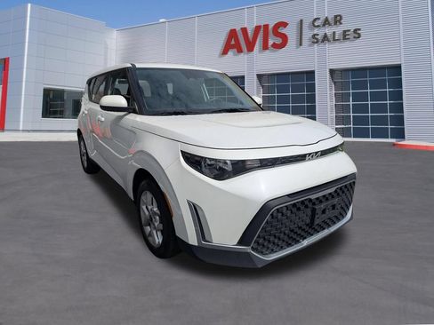 Used 2024 Kia Soul LX w/ Option Group 015 FWD image 3