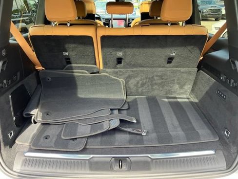 Certified 2024 Jeep Grand Wagoneer Series III w/ Rear Seat Video Group 1 AWD/4WD image 11