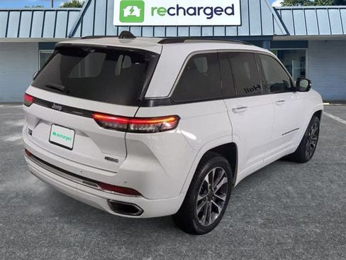 Used 2022 Jeep Grand Cherokee Overland w/ Luxury Tech Group IV AWD/4WD image 5