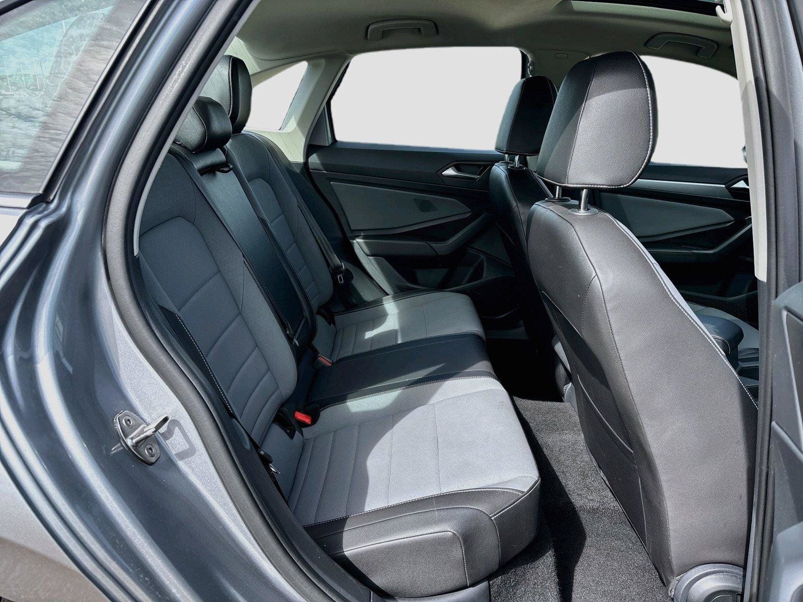 Used 2025 Volkswagen Jetta SE FWD image 27