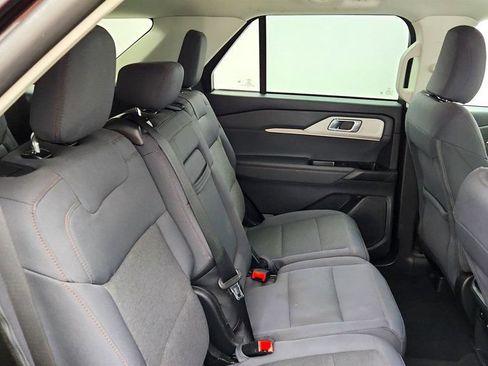 Used 2025 Ford Explorer Active AWD/4WD image 22