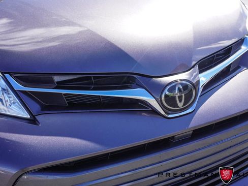Used 2019 Toyota Sienna XLE w/ XLE Navigation Package FWD image 16