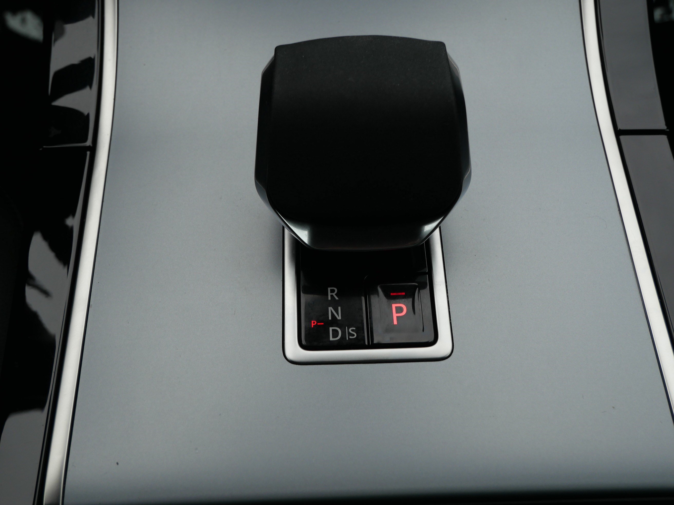 Used 2025 Land Rover Range Rover Evoque S AWD/4WD image 19