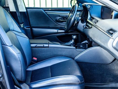 Used 2020 Lexus ES 300h w/ Premium Package image 25