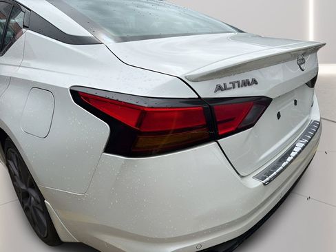 Used 2023 Nissan Altima 2.0 SR FWD image 10