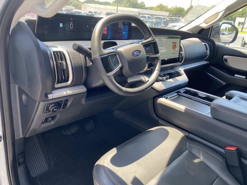 Used 2025 Ford Expedition Active AWD/4WD image 19