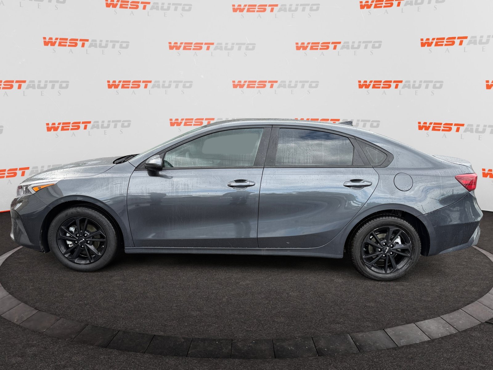Used 2024 Kia Forte LXS FWD image 2