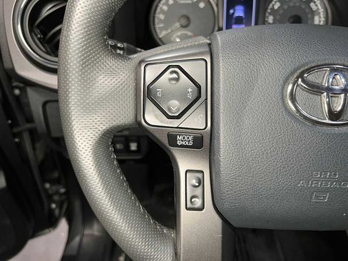 Used 2018 Toyota Tacoma TRD Sport AWD/4WD image 26