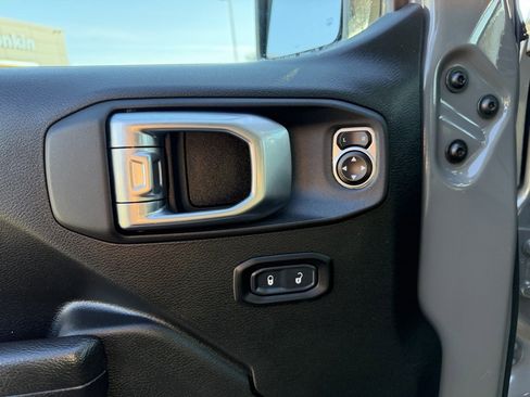 Used 2023 Jeep Gladiator Rubicon w/ Cold Weather Group image 13