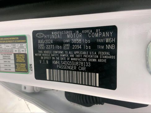 Used 2025 Hyundai Elantra SEL FWD image 31