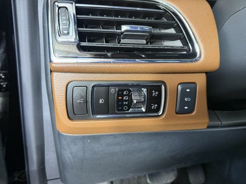 Used 2023 Lincoln Navigator Reserve AWD/4WD image 24