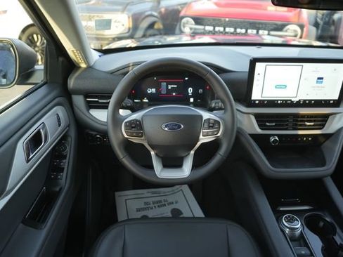 Used 2025 Ford Explorer Active w/ Active Comfort Package image 23
