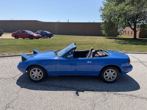Used 1990 MAZDA MX-5 Miata RWD image 2