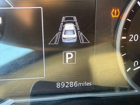 Used 2021 Nissan Versa SV FWD image 23