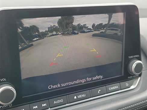 Used 2025 Nissan Rogue SV image 25