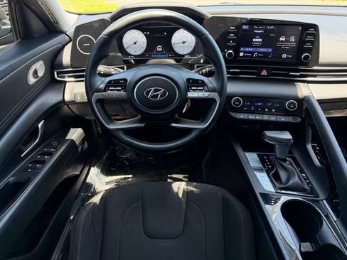 Used 2021 Hyundai Elantra SEL w/ Convenience + Premium Package FWD image 12