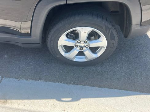 Used 2018 Jeep Compass Latitude w/ Popular Equipment Group AWD/4WD image 16