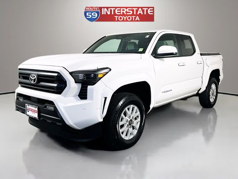 Used 2026 Toyota Tacoma SR5 AWD/4WD image 3