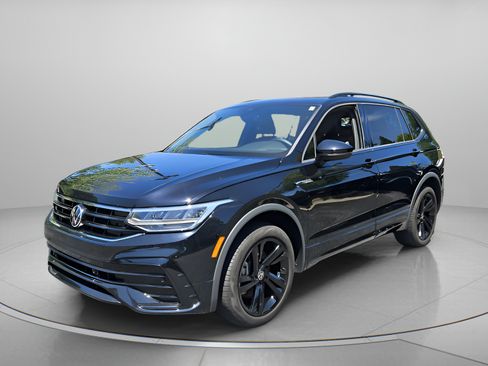 Used 2023 Volkswagen Tiguan SE R-Line FWD image 1