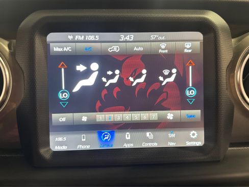 Used 2022 Jeep Wrangler Unlimited Sahara image 32